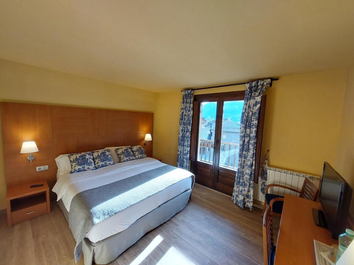 Hotel Saurat Эспот Экстерьер фото