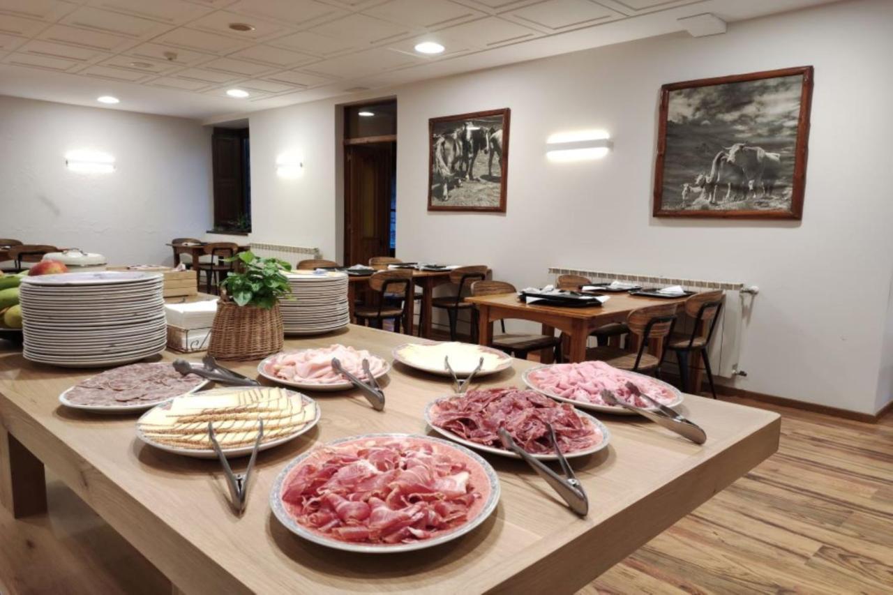 Hotel Saurat Эспот Экстерьер фото