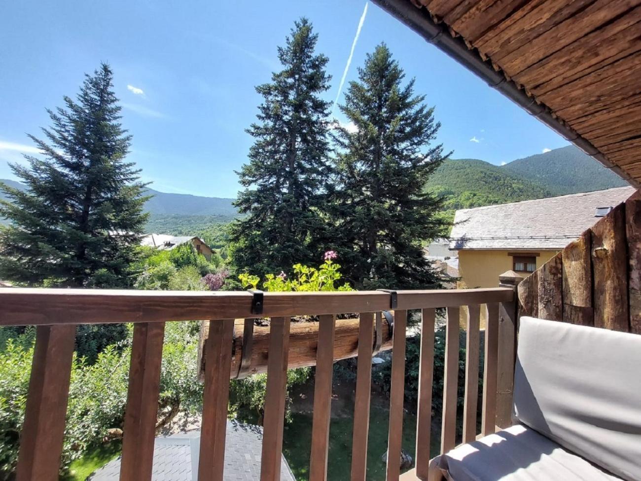 Hotel Saurat Эспот Экстерьер фото