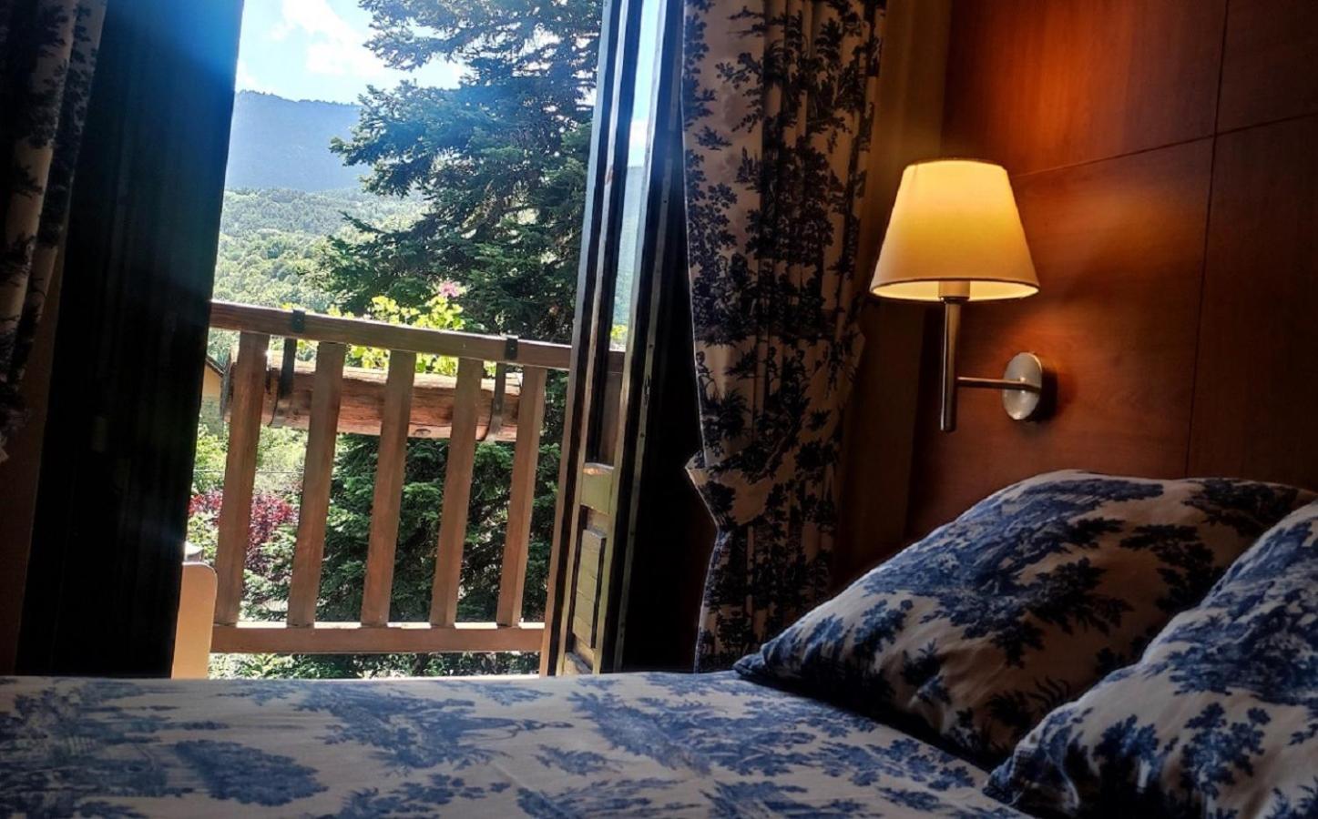 Hotel Saurat Эспот Экстерьер фото