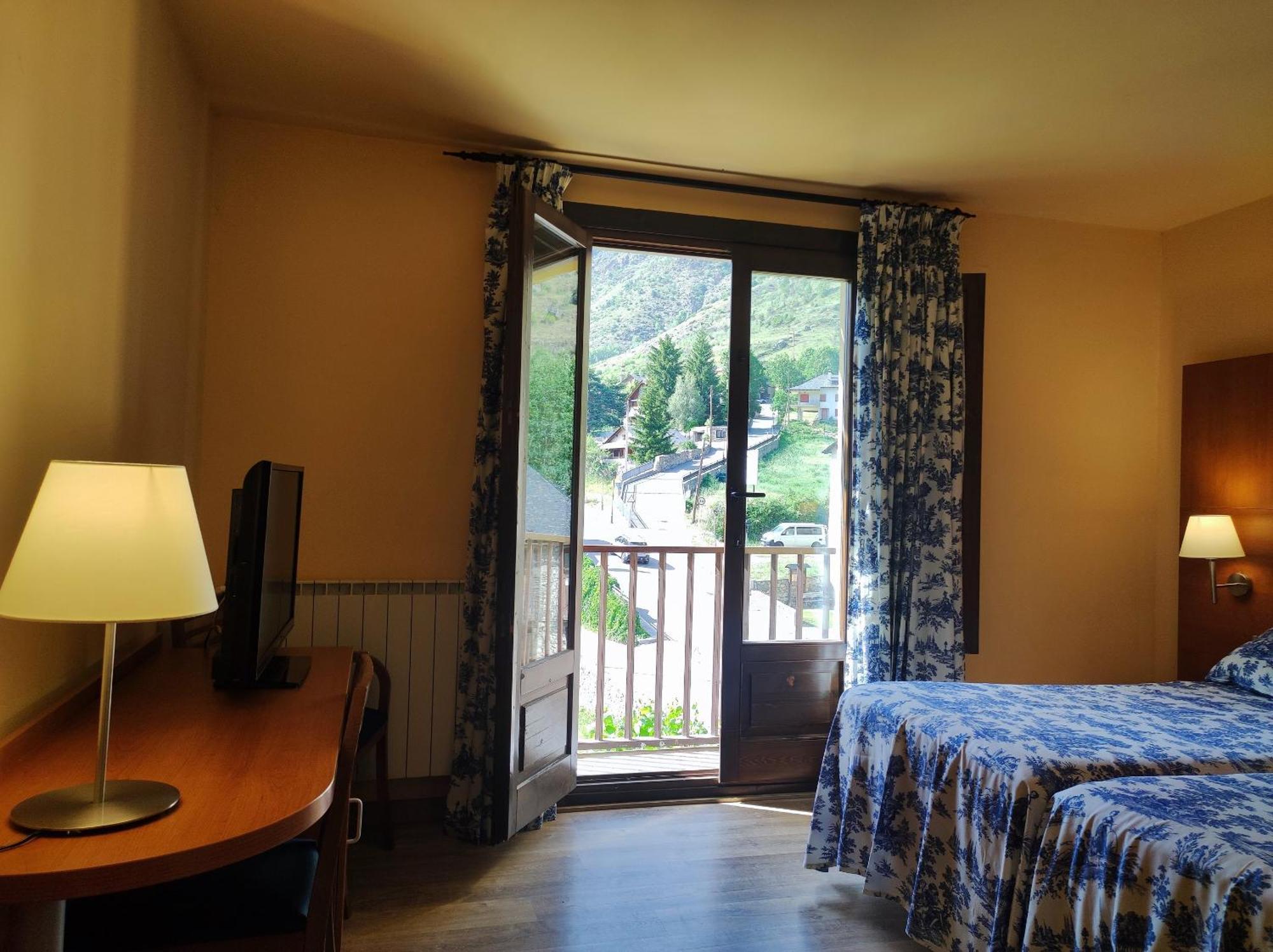 Hotel Saurat Эспот Экстерьер фото