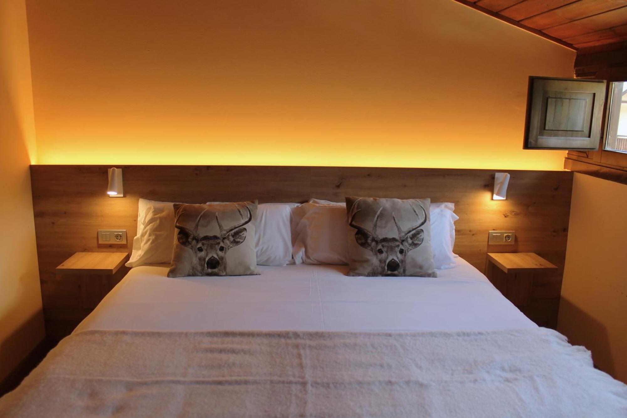 Hotel Saurat Эспот Экстерьер фото