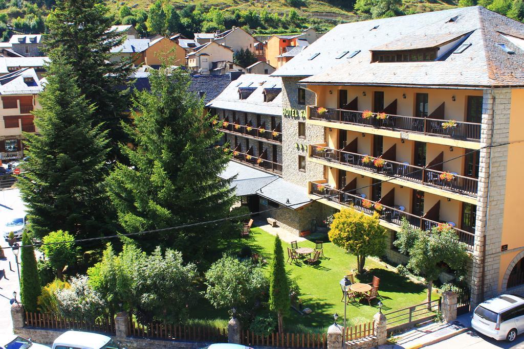 Hotel Saurat Эспот Экстерьер фото