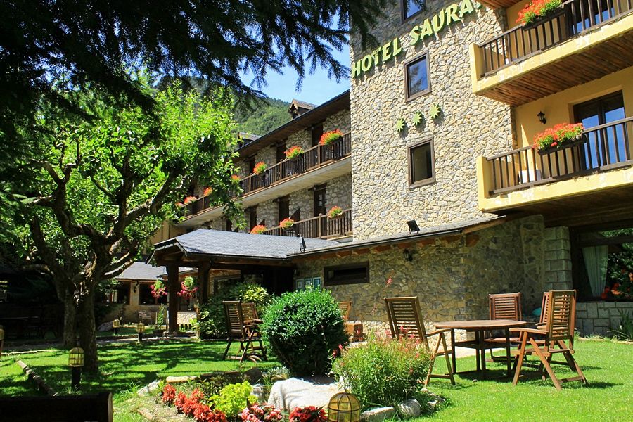 Hotel Saurat Эспот Экстерьер фото
