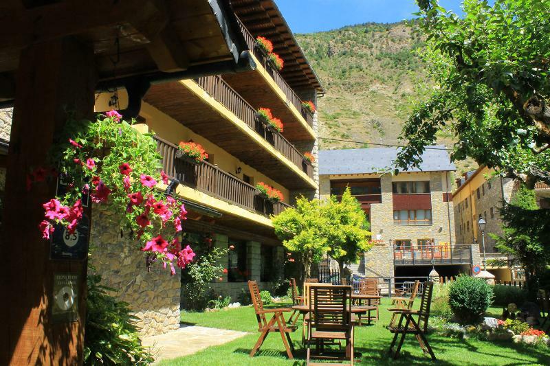Hotel Saurat Эспот Экстерьер фото